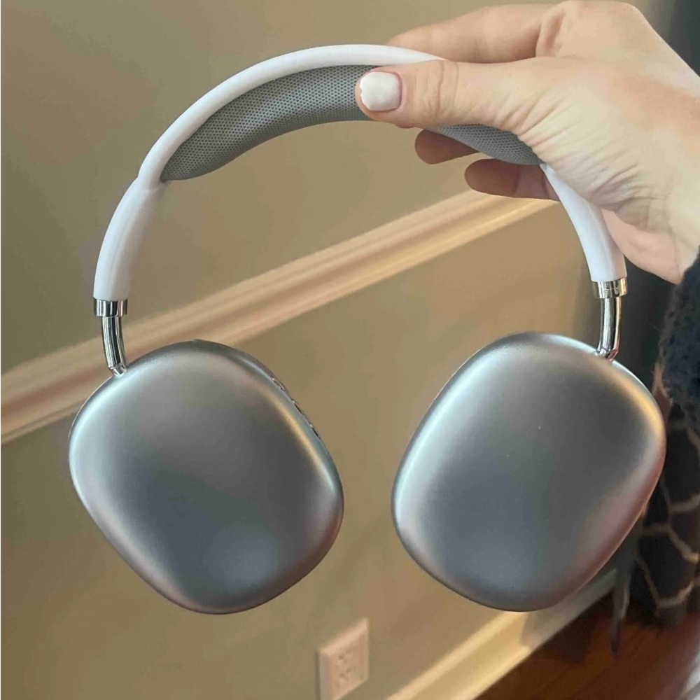 AirPod Max Headphones | Semi Used | Silver